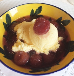 gelato-vaniglia-ciliegie