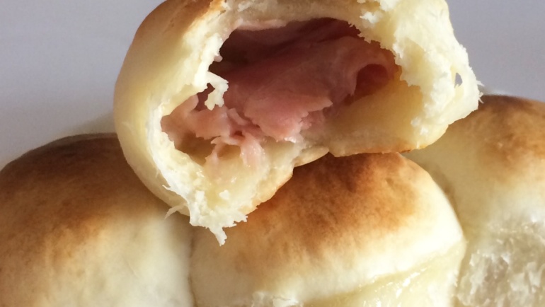 Panini farciti a sorpresa: il ripieno è nascosto all’interno!