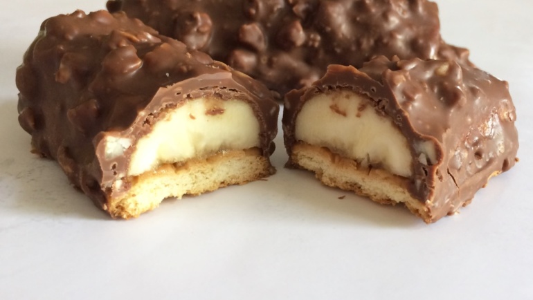 Trancetto goloso: biscotto, banana e cioccolato con nocciole. Super!