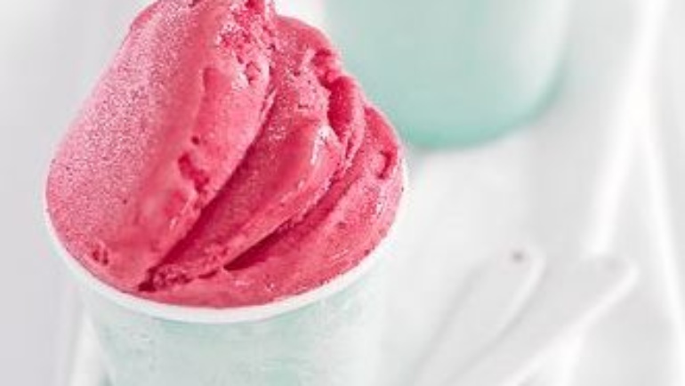 Frozen alla fragola homemade: goloso e velocissimo!
