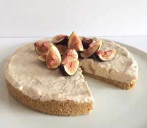 torta_viky_fichi_senza_cottura_tagliata