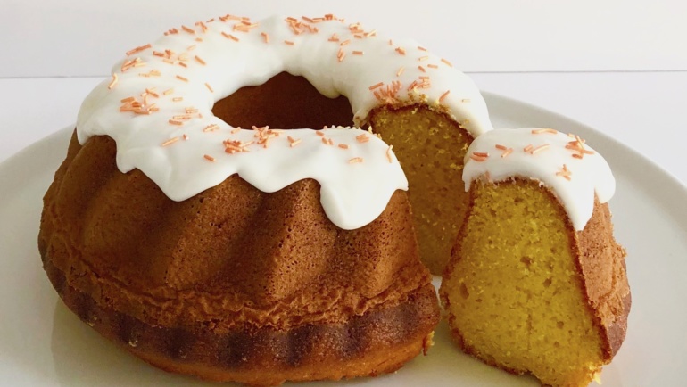 Ciambella alla zucca con glassa di zucchero: facile e sofficissima!