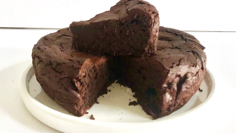 Torta fondente al cioccolato senza farina. Super!