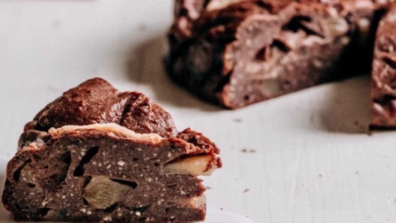 Fondente al cioccolato e pere senza glutine: una torta fantastica!