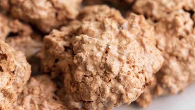 Brutti ma buoni a modo mio: solo 3 ingredienti e niente burro, lievito e latte