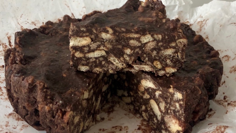 Torta salame al cioccolato: un vestito festoso per un dolce strepitoso!