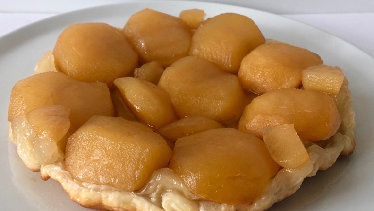 Tarte Tatin a modo mio: tutto nella teglia e subito in forno. Super!
