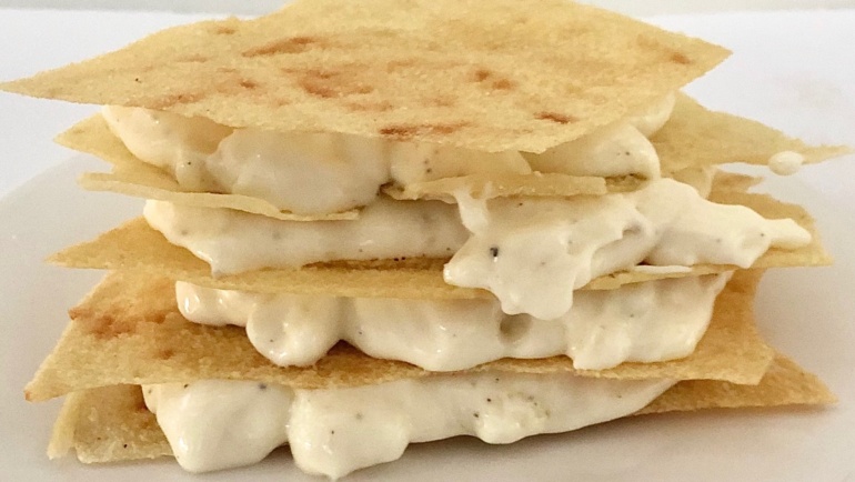 Millefoglie salata a modo mio: pane guttiao e stracchino. Stupenda!