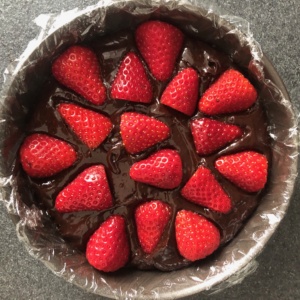 torta_ganache_fragole_teglia