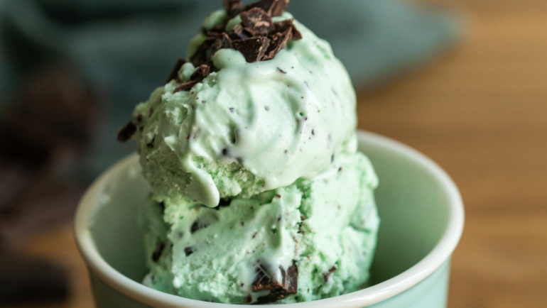 Menta Ciok: il gelato alla menta con pezzetti di cioccolato senza gelatiera!