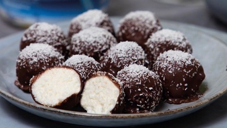 Bon bon di mascarpone, cocco e cioccolato: un morso di bontà!