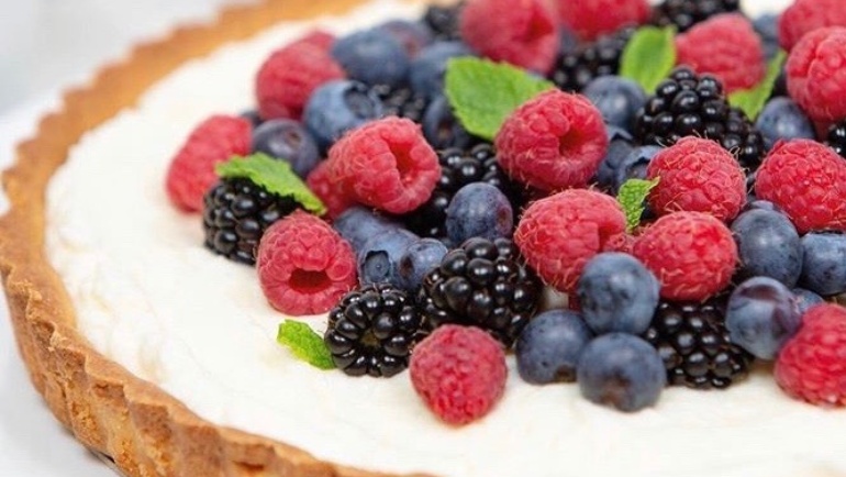 Crostata mascarpone e frutti di bosco: facile, bella e buona!