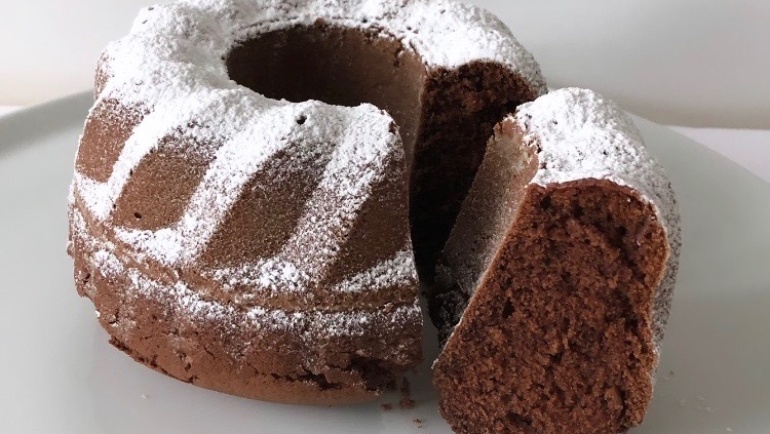 Ciambella all’acqua e cacao: facile, buonissima e tanto leggera!