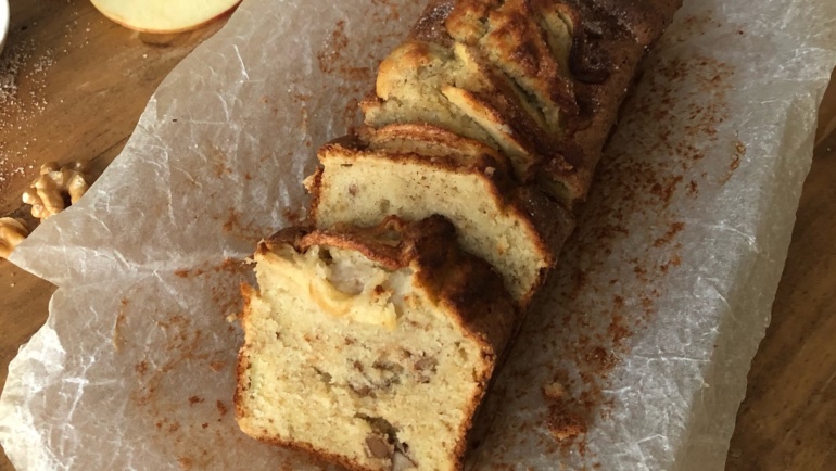 Plumcake alle mele, noci e cannella: una ricetta strepitosa!