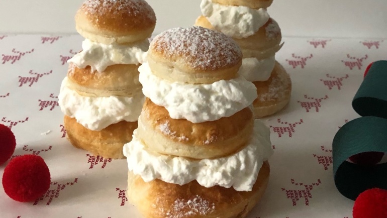 Alberelli di sfoglia con crema chantilly a modo mio: facili e buonissimi!