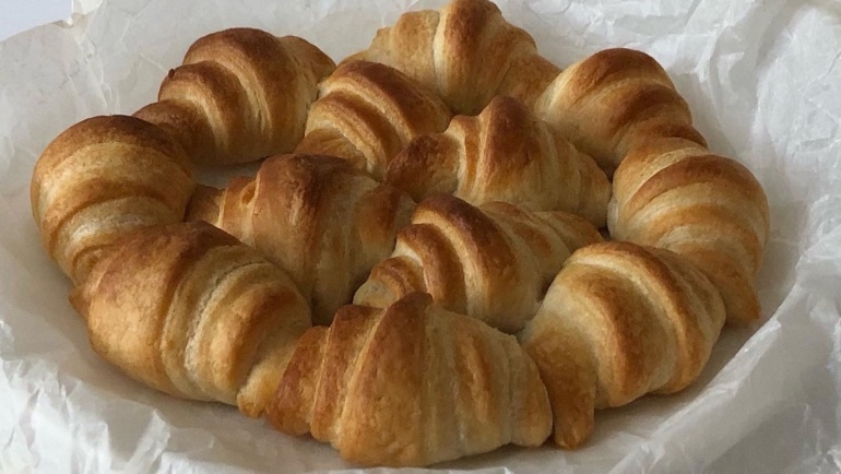 Torta di cornetti: facile, buona, conviviale e tanto profumata!