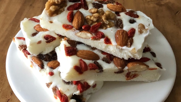 Barrette frozen yogurt e frutta secca a modo mio